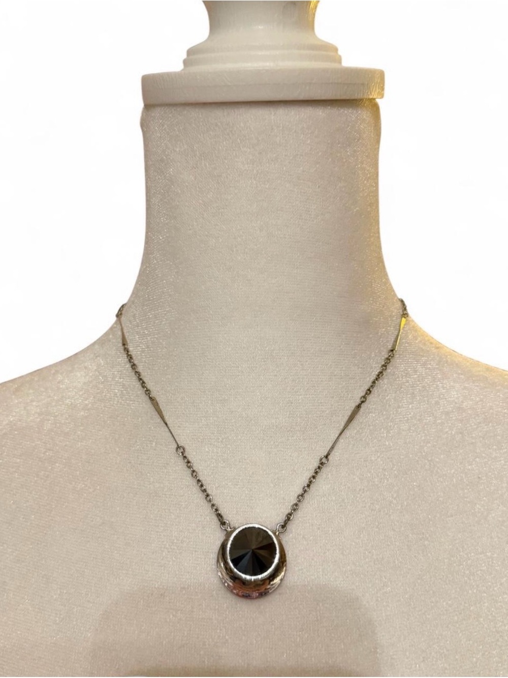 Vintage 1976 Sarah Coventry Jet Set Silver-Tone Black Stone Pendant Necklace